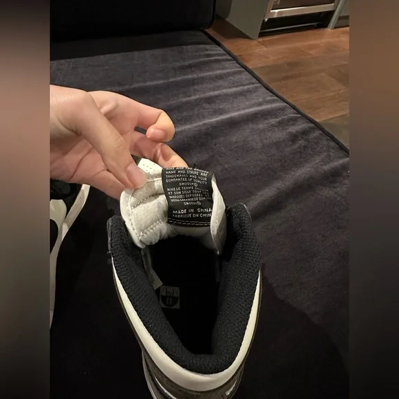 Women’s Jordan 1 Retro High Dark Mocha - Picture 5 of 10